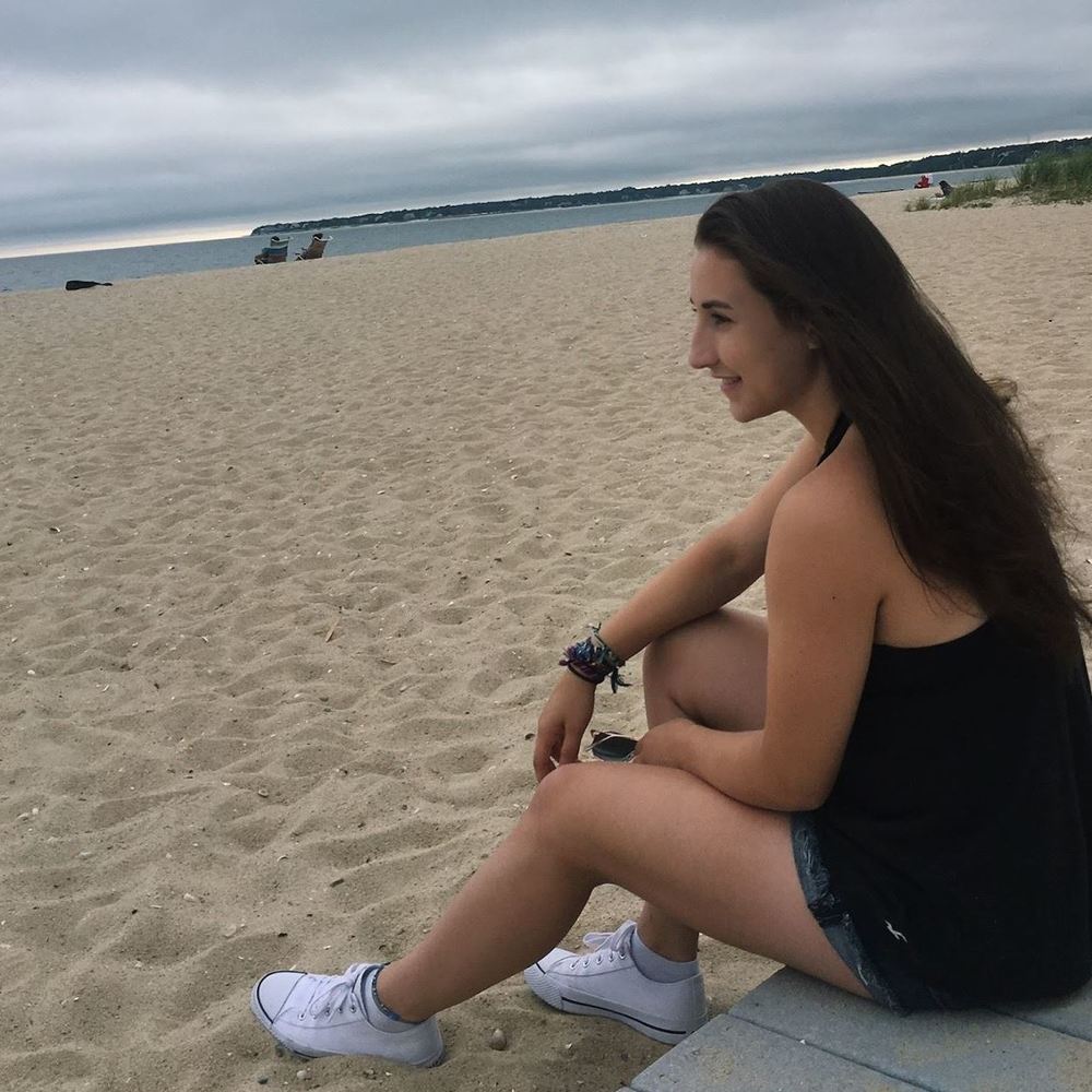 Meet your Posher, Simona